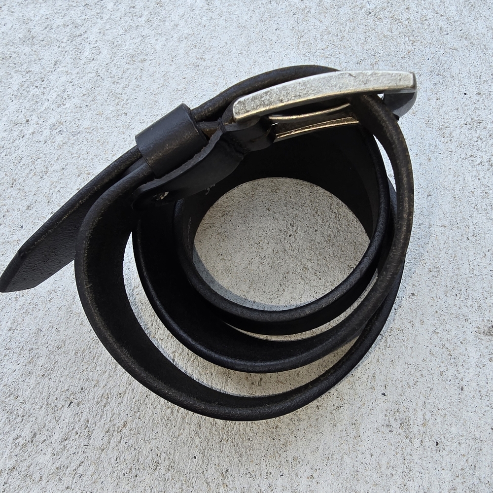 Black Leather Belt with Silver Buckle 34 " - Picture 3 of 7